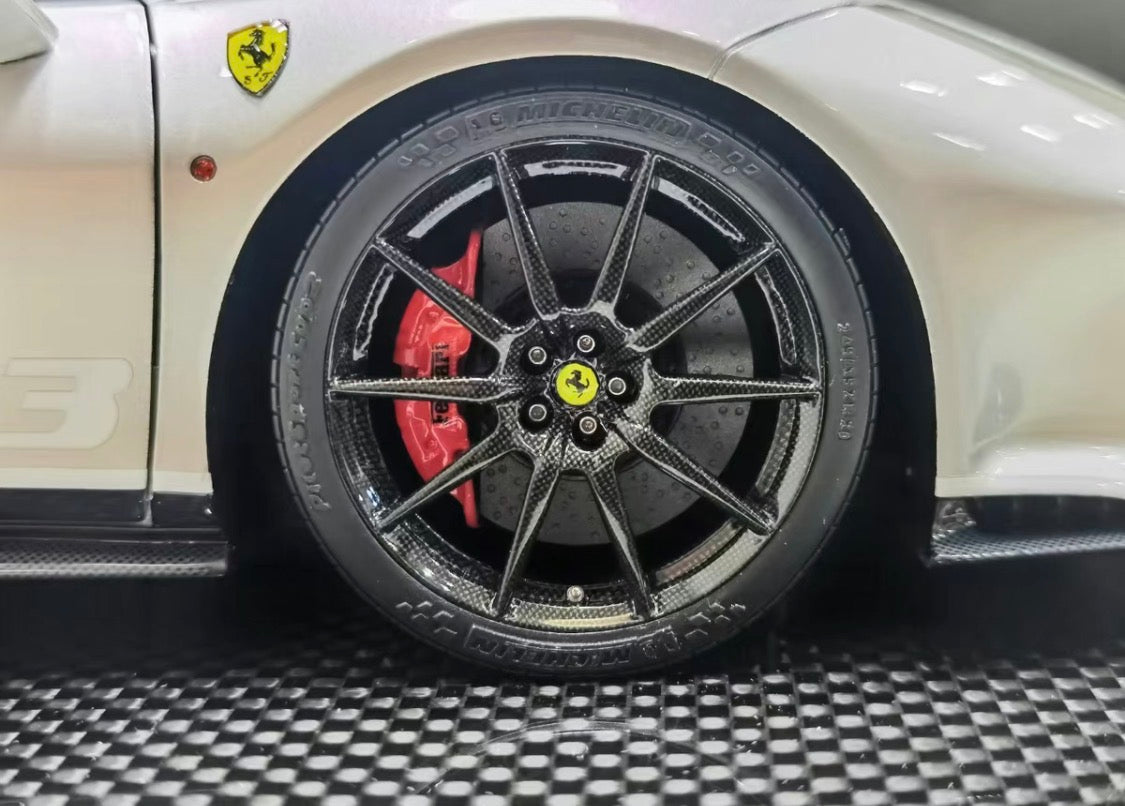 DM PRO 1/18 Ferrari 488 Pista Fully Open Resin Silver Carbon Base 00/05