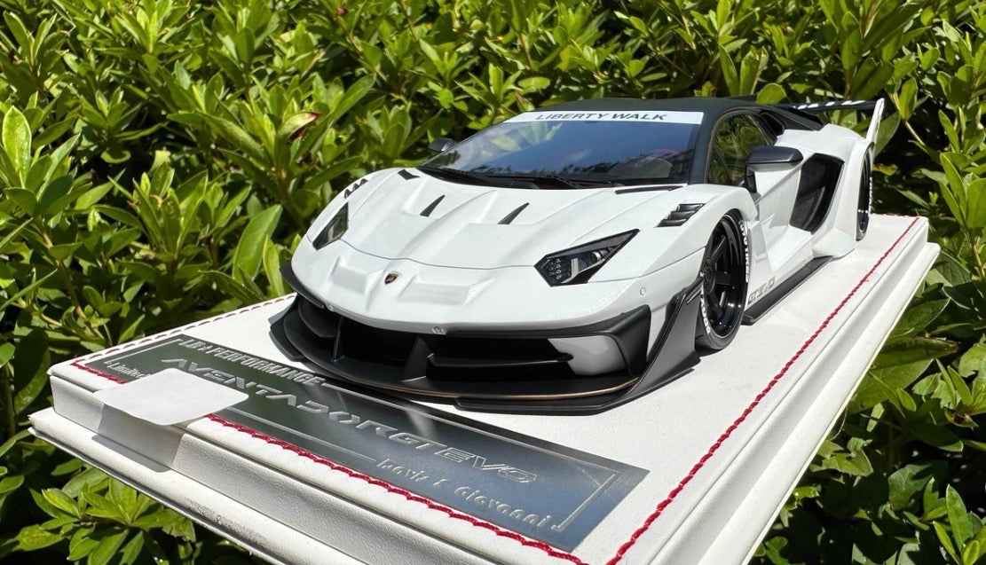 Davis & Giovanni Lamborghini Aventador Liberty Walk White 1/18 Resin Model