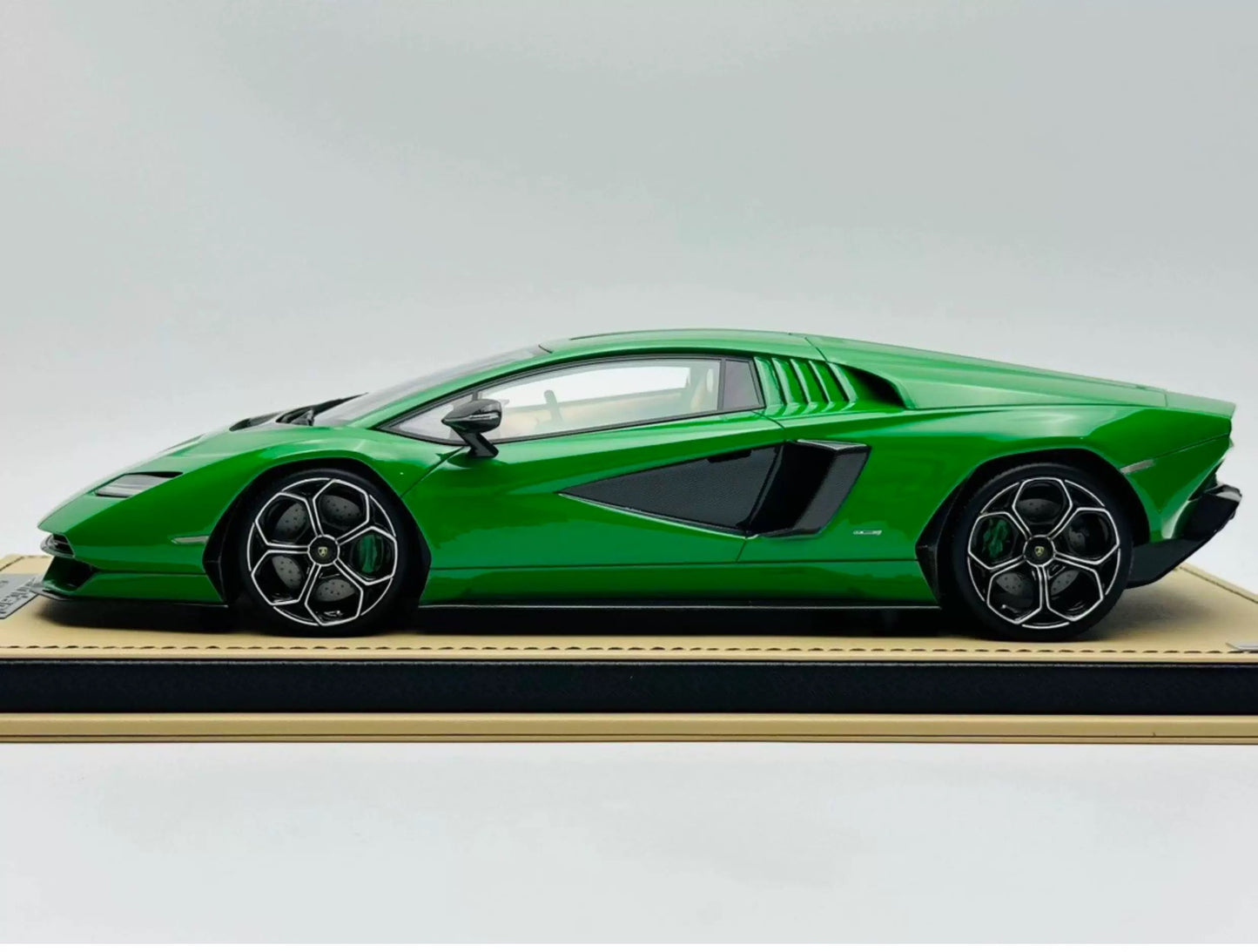 MR 1/18 Lamborghini Countach LPI 800-4 Green Resin Model