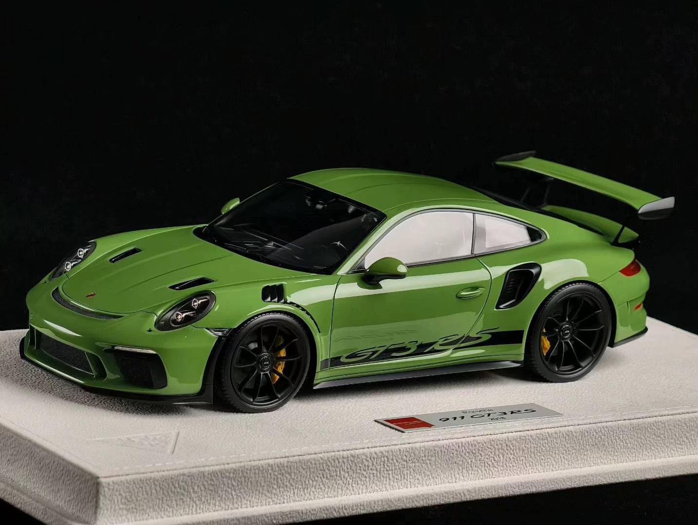 Make Up 1/18 Porsche 911 GT3 RS Resin Model Exclusive Edition