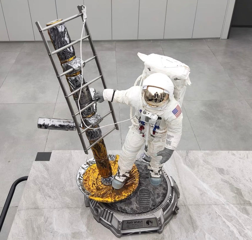 BLITZWAY 1/4 Astronaut 2.0 Apollo 11 Moon Landing Statue
