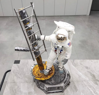 BLITZWAY 1/4 Astronaut 2.0 Apollo 11 Moon Landing Statue