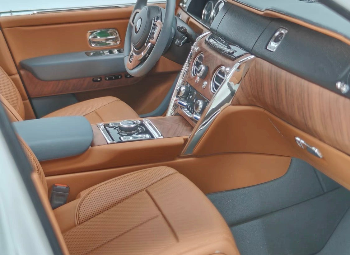 1/8 Rolls-Royce Cullinan Resin Model with Sunroof & Lighting
