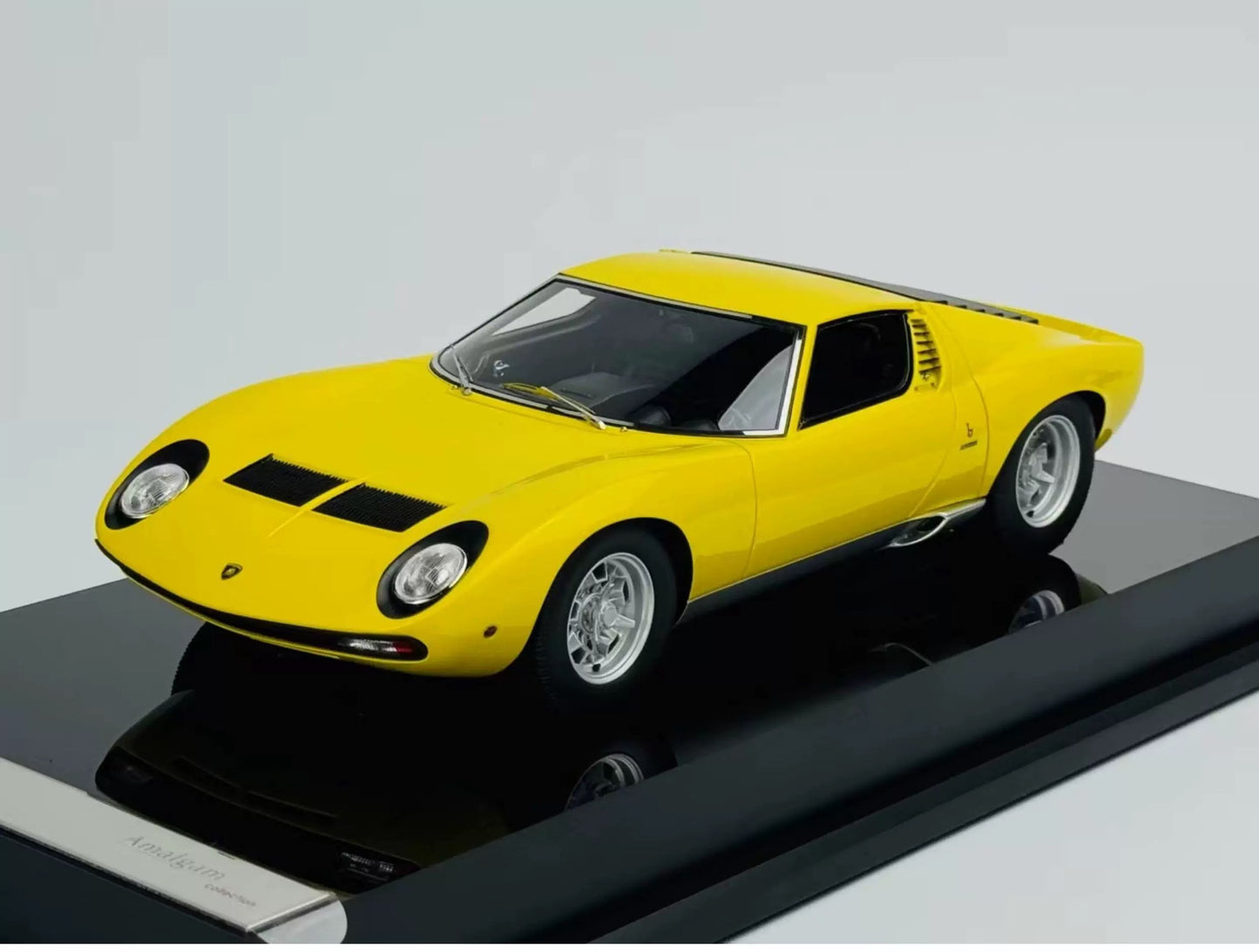 Amalgam 1/18 Lamborghini Miura P400 SV Resin Model