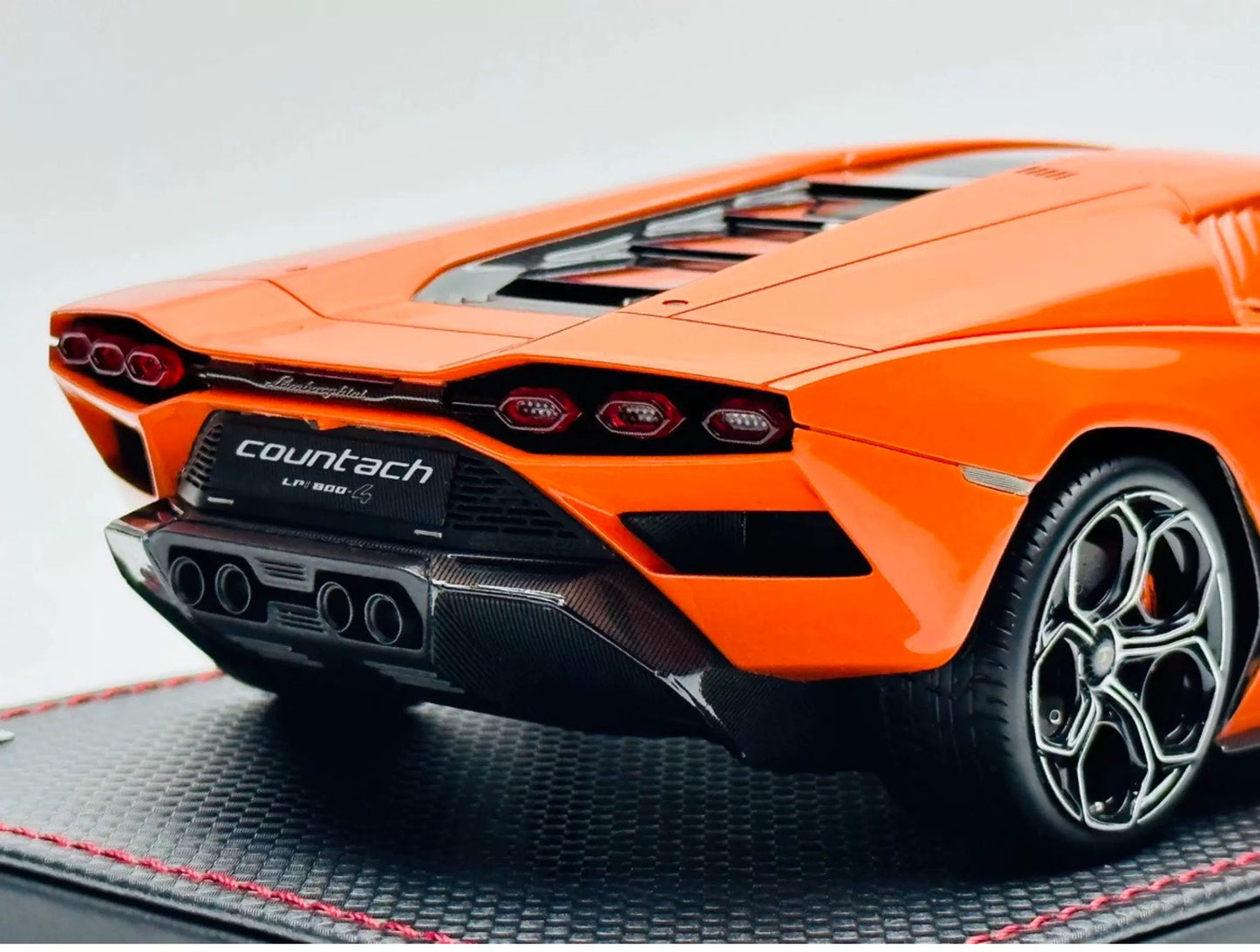 MR 1/18 Lamborghini Countach LPI 800-4 Orange Resin Model