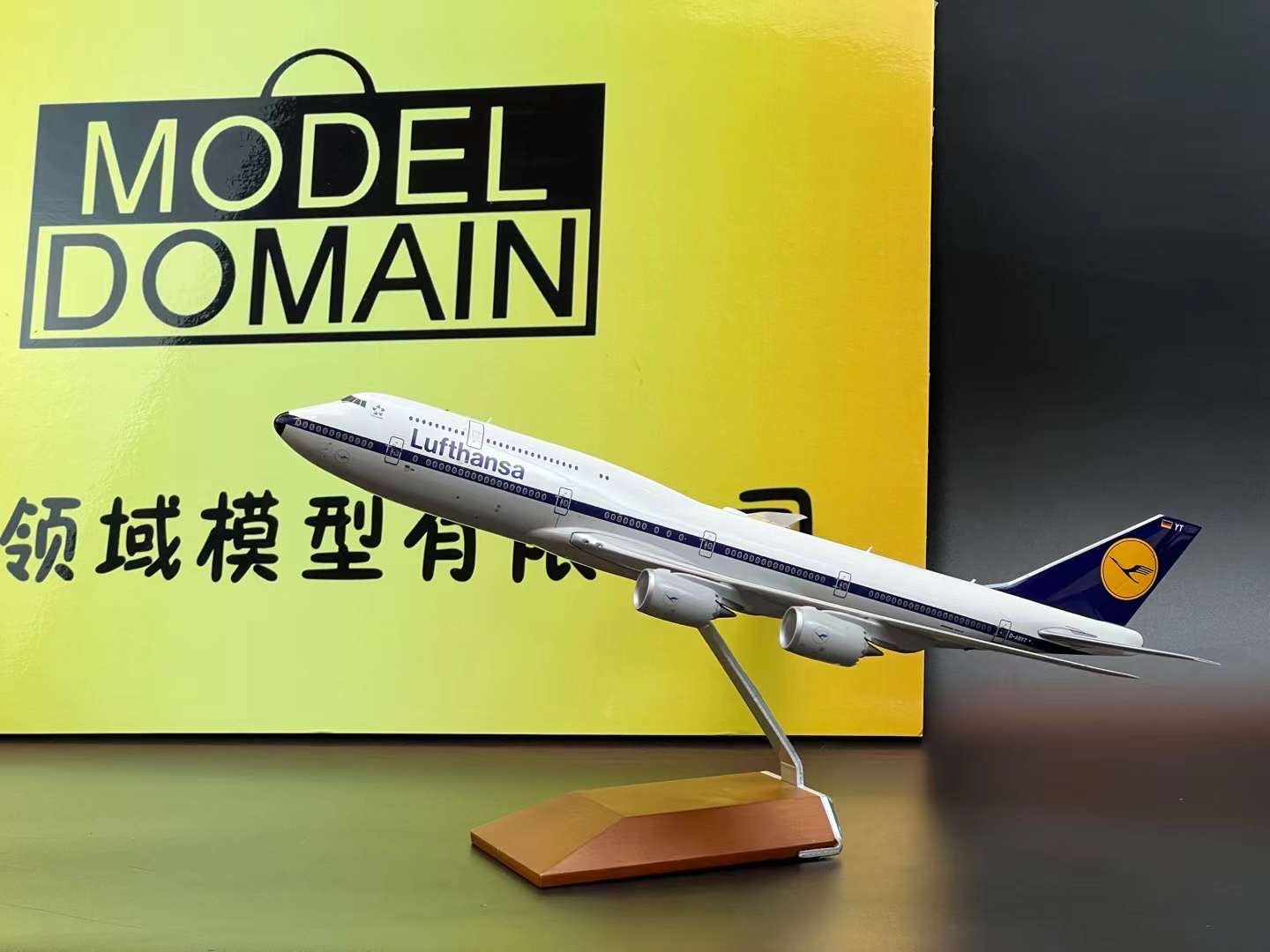 GeminiJets 1/200 Lufthansa Boeing 747-8i Retro Livery D-ABYT G2DLH536