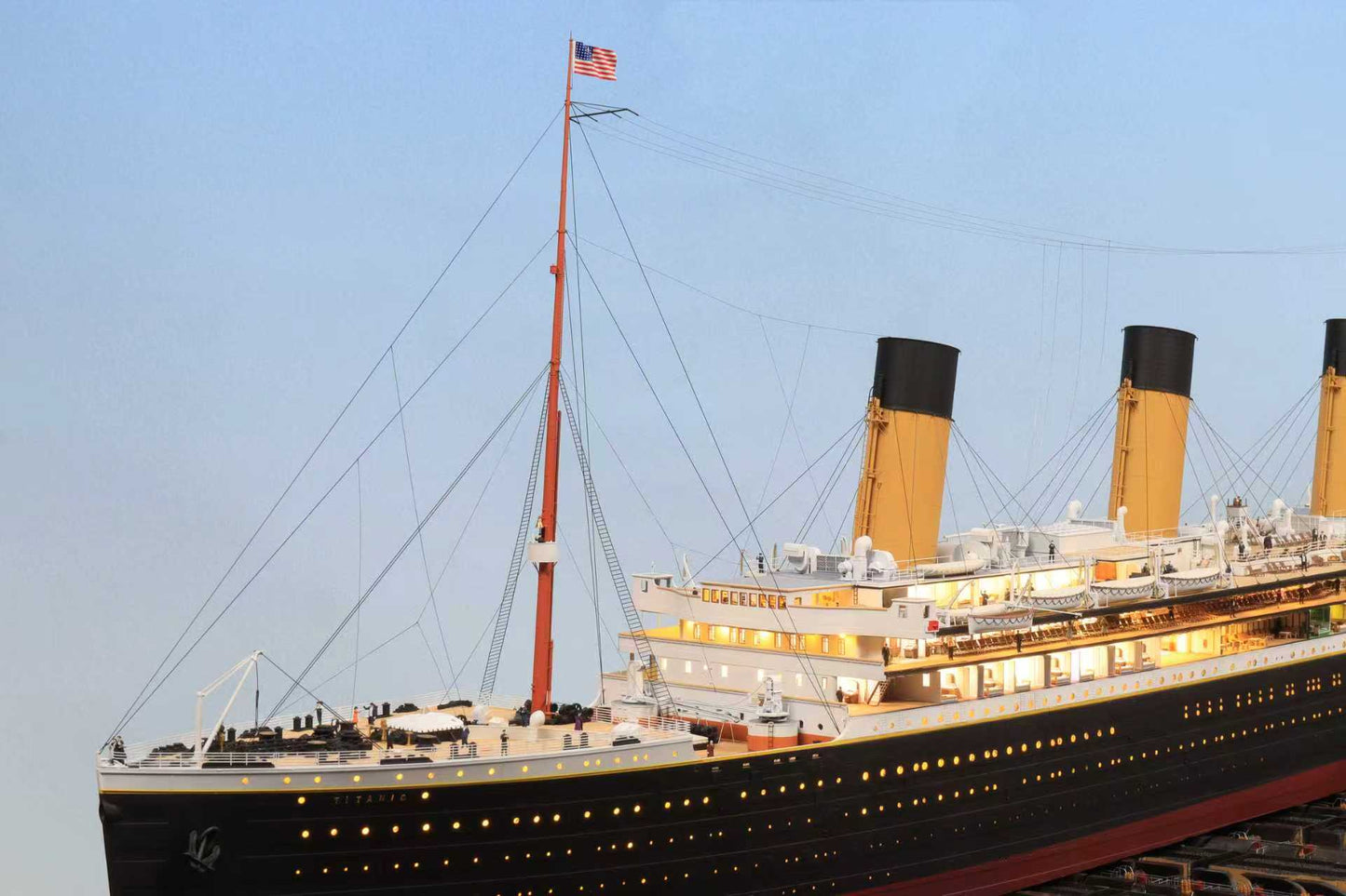 1/200 RMS Titanic Finished Model with Interior Structure – Museum-Grade Edition