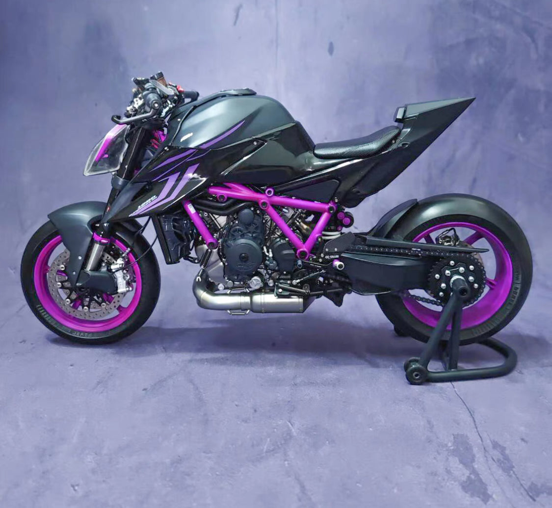 1/6 KTM1290 Super Duke Resin Motorcycle Model – Pre-order