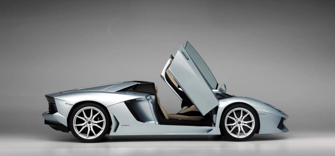 AUTOart 1/18 Lamborghini Aventador LP700-4 Roadster