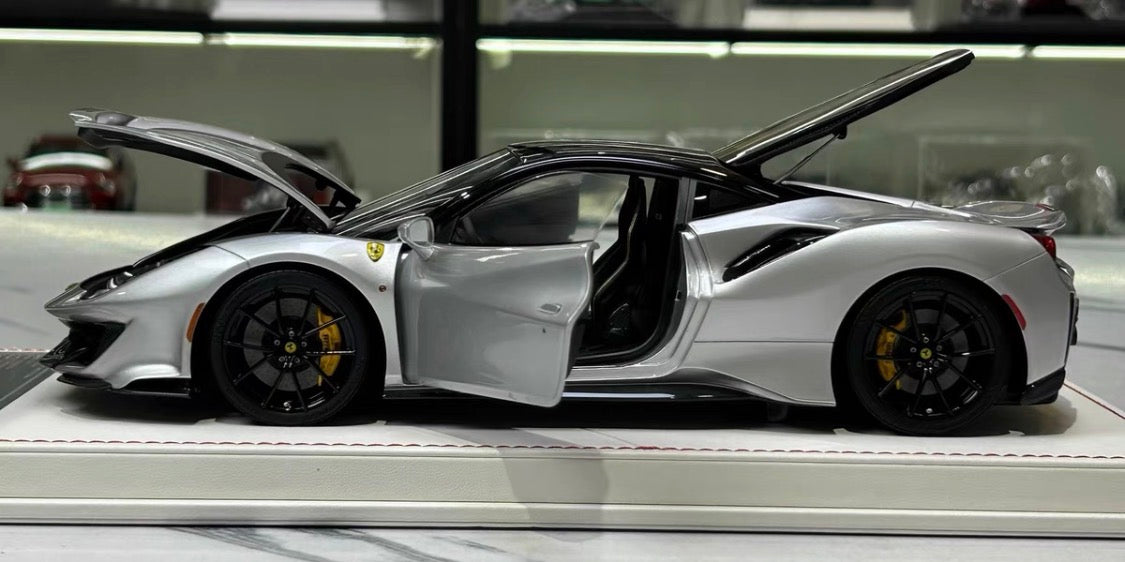 DM DinoModel 1/18 Ferrari 488 Pista Fully Open Resin Silver No.01