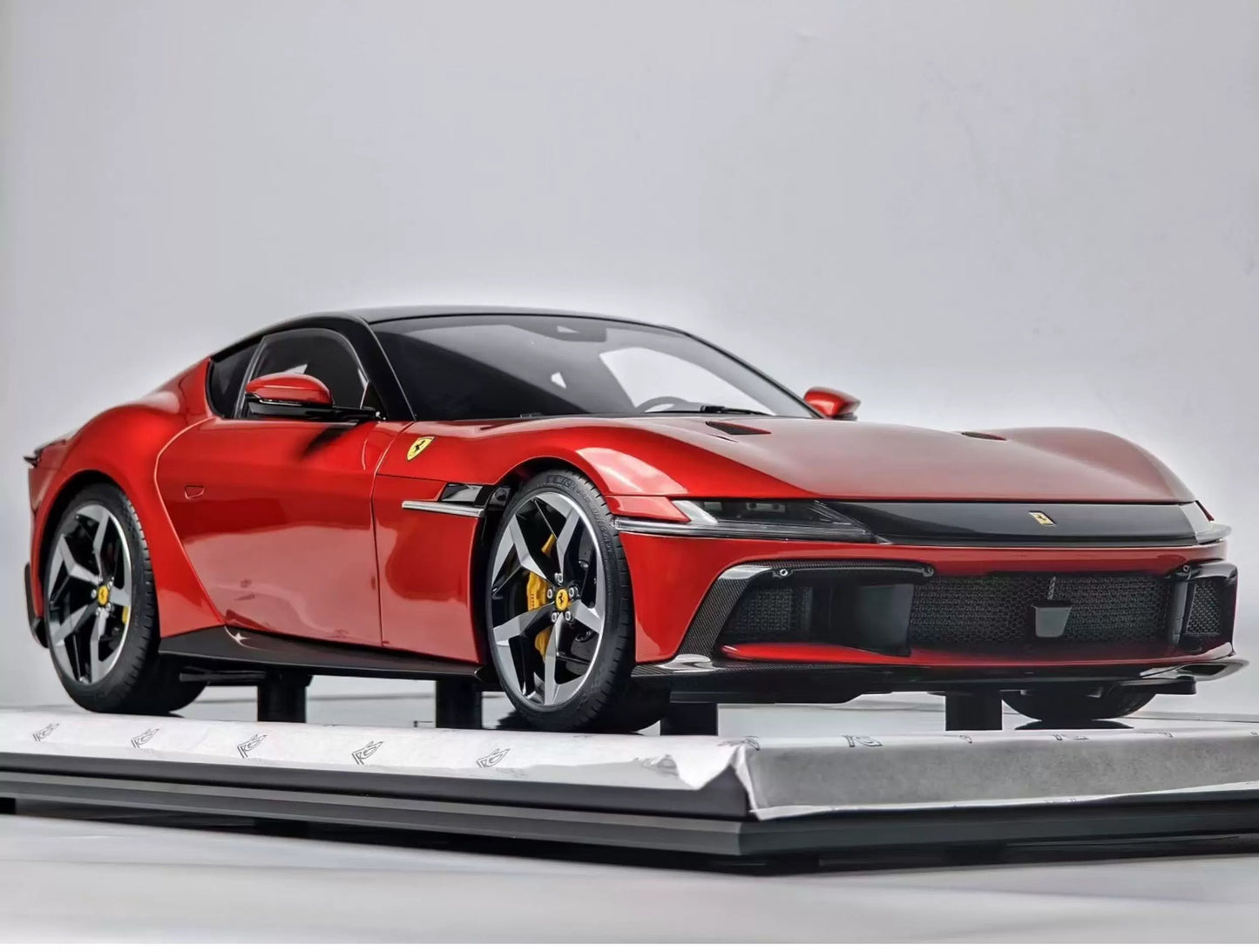Amalgam 1/8 Ferrari 12Cilindri Resin Model