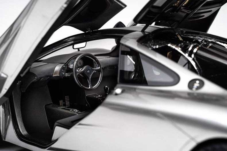 Amalgam 1/8 McLaren F1 Resin Model