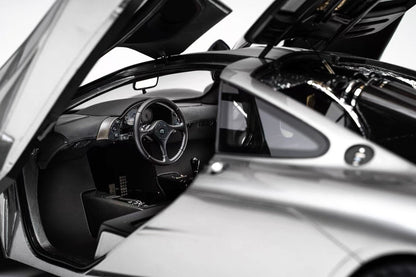 Amalgam 1/8 McLaren F1 Resin Model