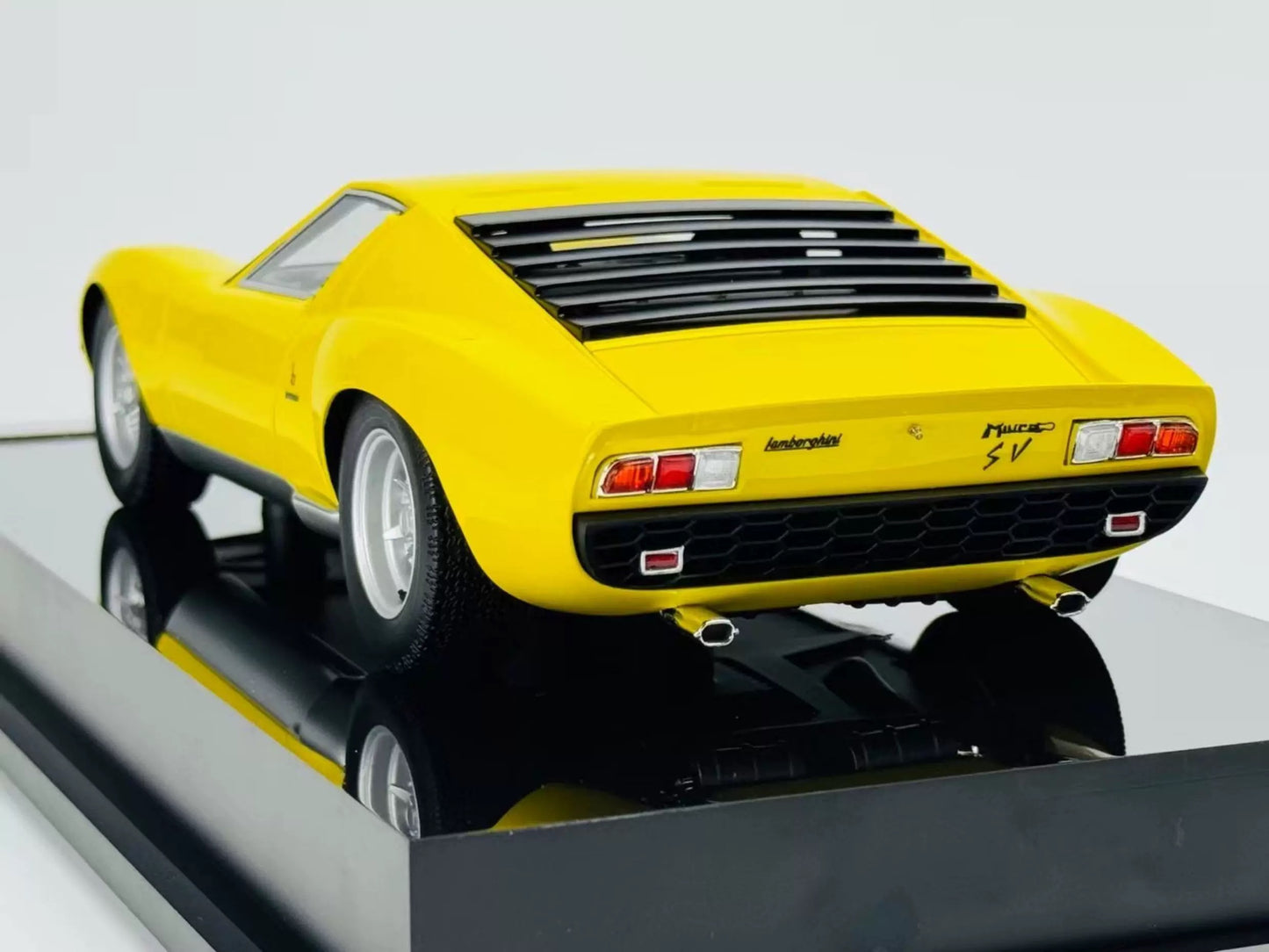 Amalgam 1/18 Lamborghini Miura P400 SV Resin Model