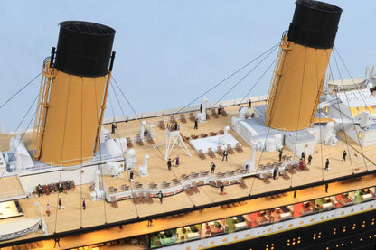 1/200 RMS Titanic Finished Model with Interior Structure – Museum-Grade Edition