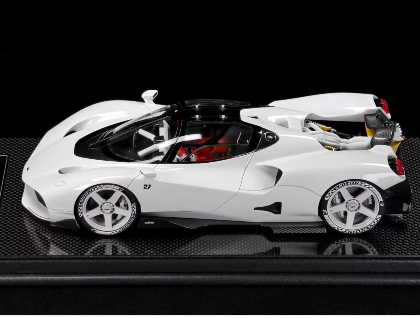 Frontiart 1/18 Nilu27 White Resin Model Limited Edition