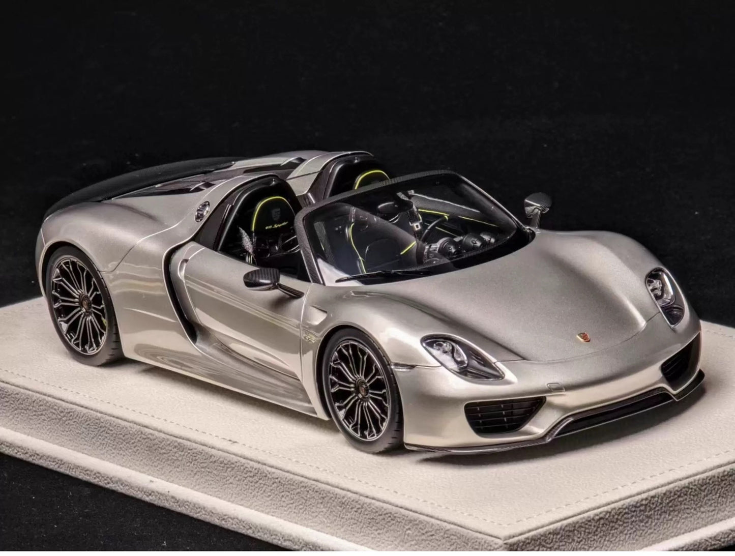 Make Up 1/18 Porsche 918 Spyder Custom Resin Model