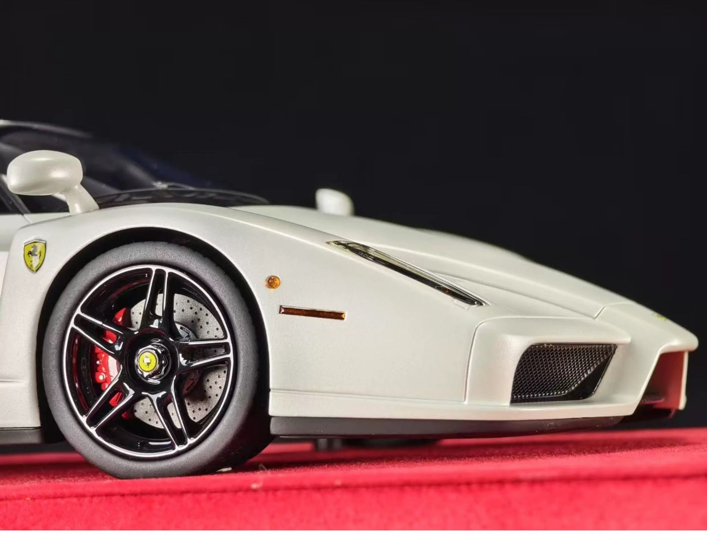 MR Collection 1/18 Ferrari Enzo Resin Model Pearl White