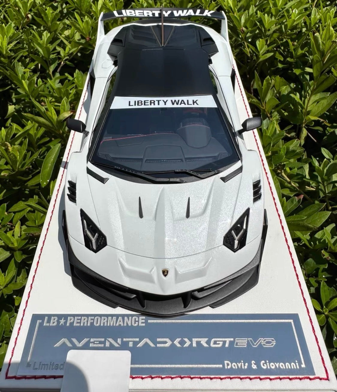 Davis & Giovanni Lamborghini Aventador Liberty Walk White 1/18 Resin Model