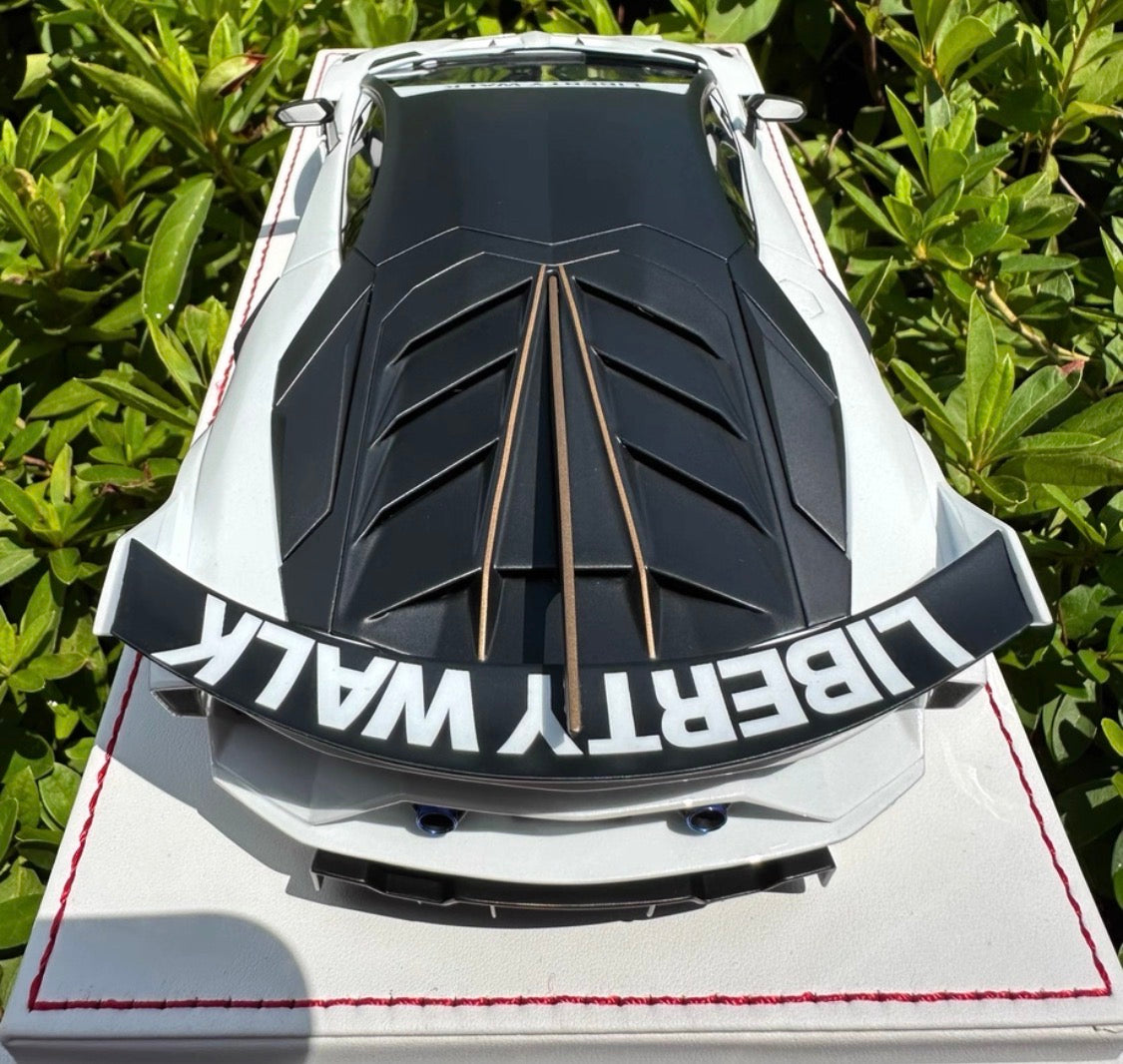 Davis & Giovanni Lamborghini Aventador Liberty Walk White 1/18 Resin Model