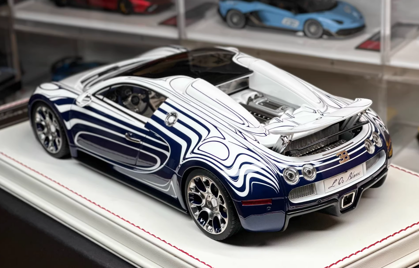 DG 1/18 Bugatti Veyron Resin Model Ceramic Blue & White