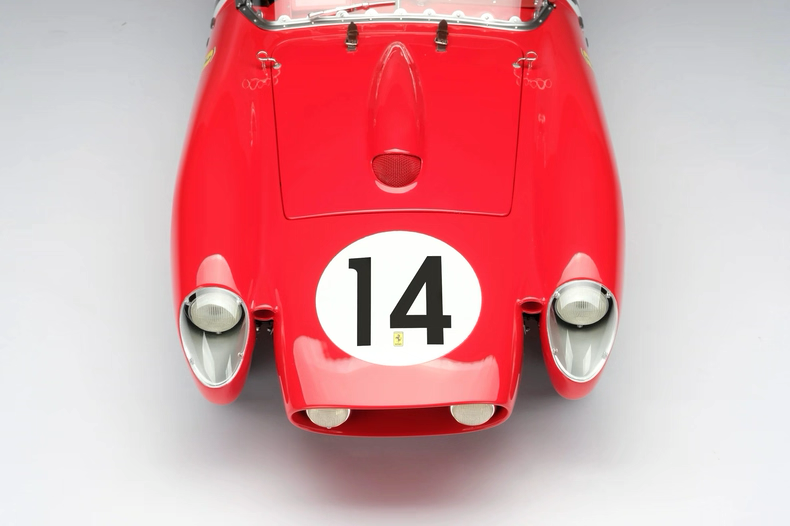 Amalgam 1:8 Ferrari 250 TR 1958 Le Mans Winner Resin Model