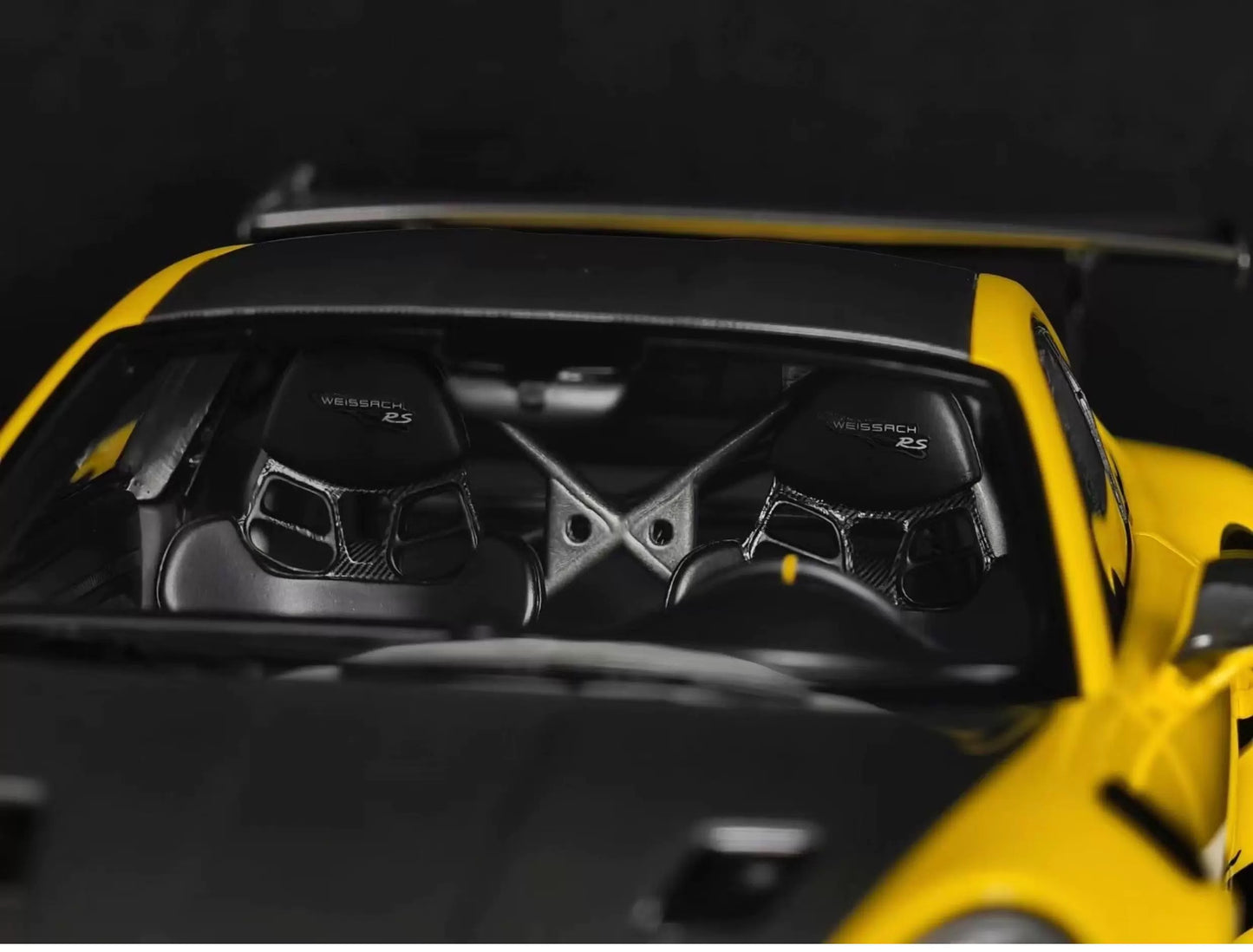 Make Up 1/18 Porsche 911 GT3 RS Resin Model Yellow