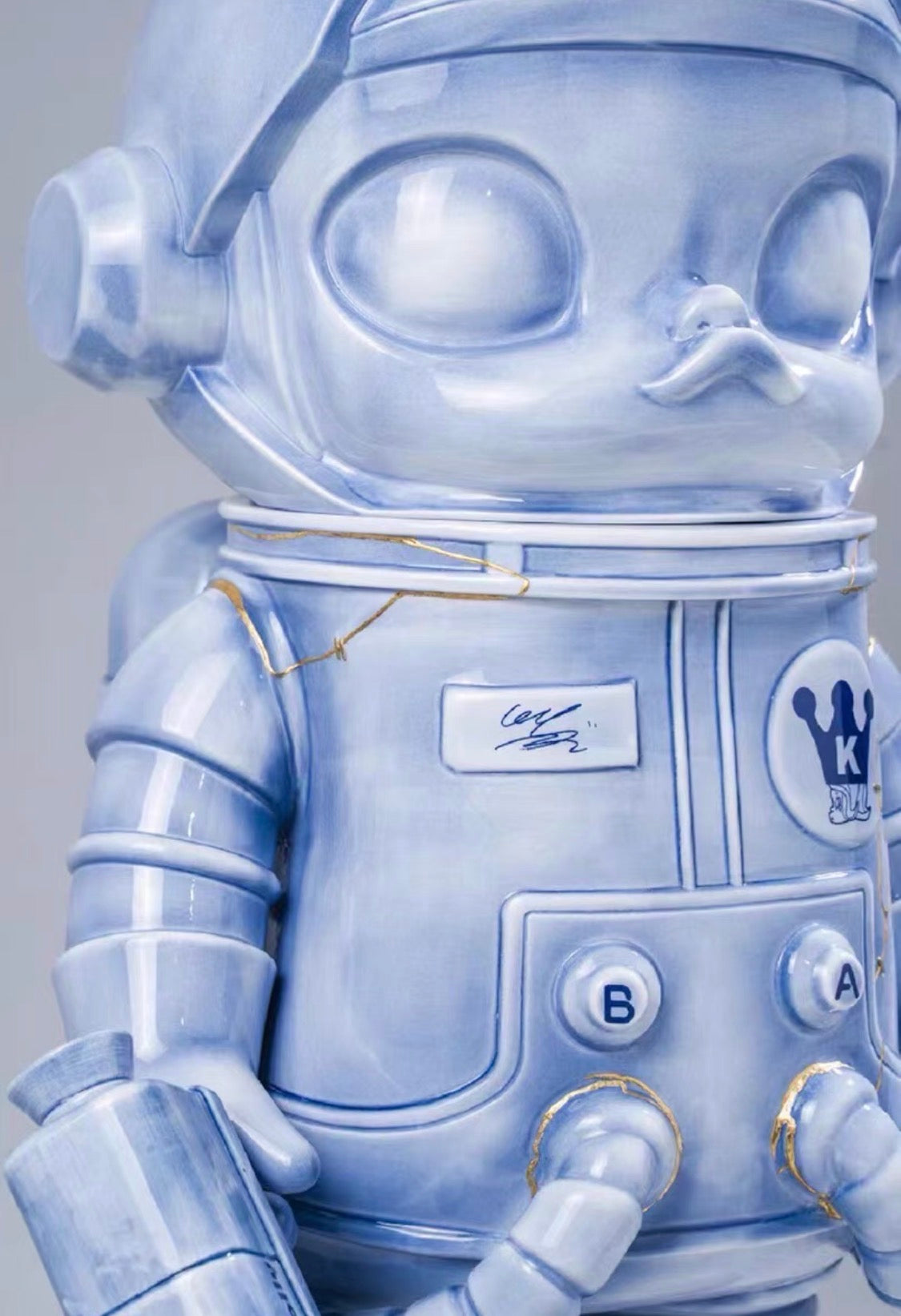 Pop Mart Mega Space Molly 1000% Pure Blue Ceramic Limited Edition 160pcs