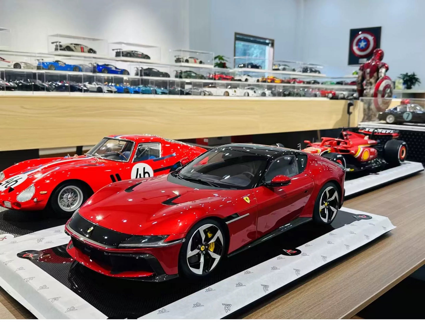 Amalgam 1/8 Ferrari 12Cilindri Resin Model
