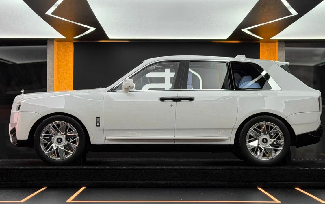 HH Model 1/18 Rolls-Royce Cullinan Cosmic Radiation White Limited Edition