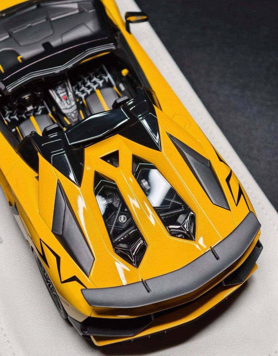 Make Up 1/18 Lamborghini Aventador LP750-4 SV