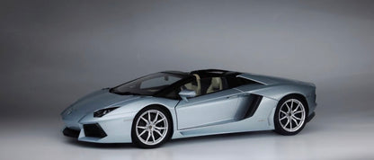 AUTOart 1/18 Lamborghini Aventador LP700-4 Roadster