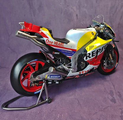 Honda 1/6 GP23 Gloss Finish Resin Motorcycle Model – Pre-order