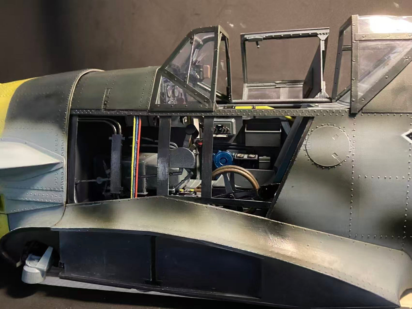 Pre-Order BF-109G-6 1/6 Scale Museum Display Cockpit Scene Hartmann / Galland Tribute Edition