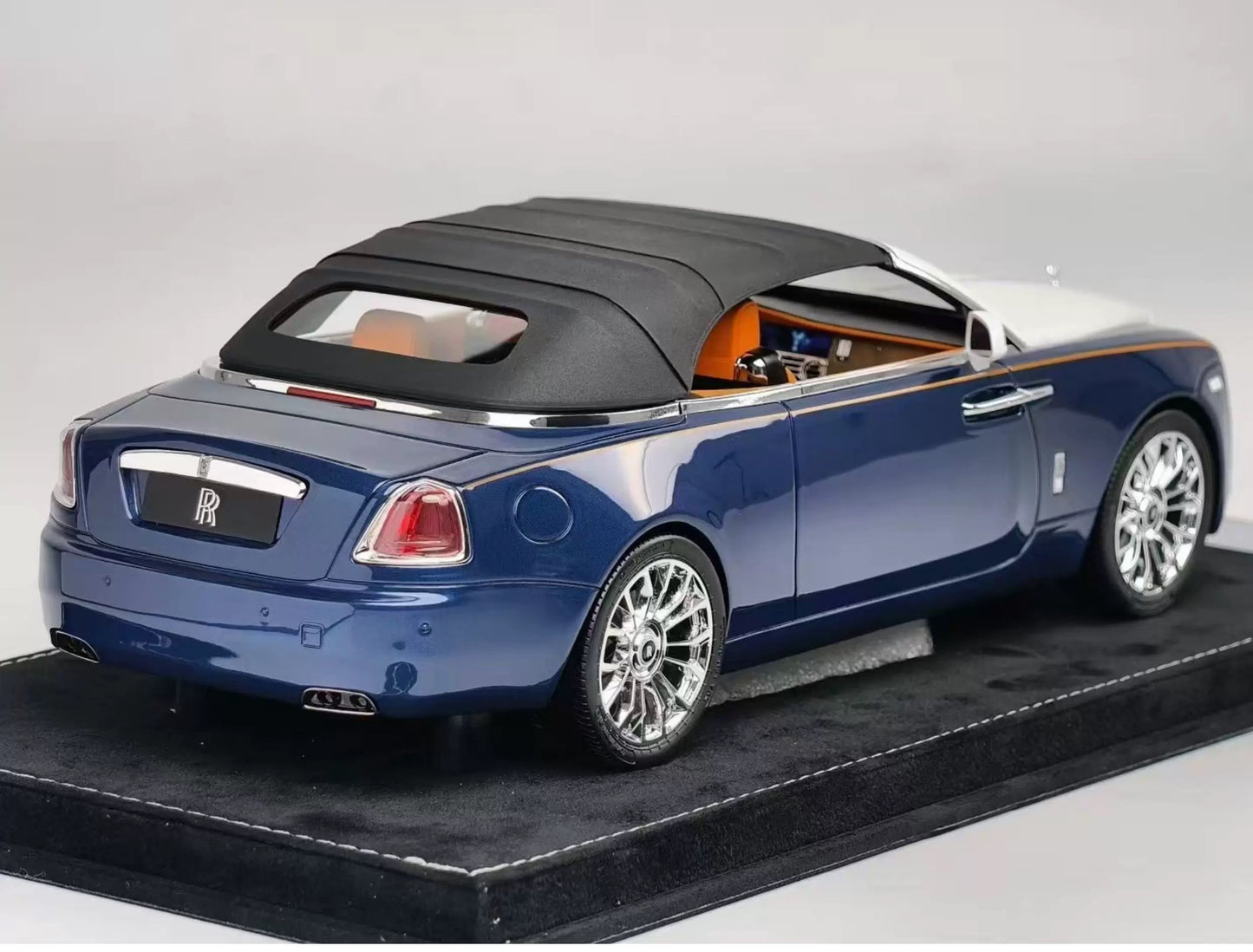 HH 1/18 Rolls-Royce Dawn Blue & White Two-Tone Resin Model