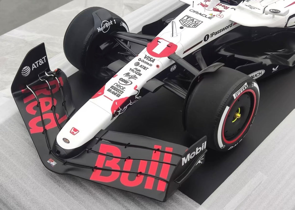 Spark 1/8 Red Bull Racing RB21 No.1 Japanese GP Winner 2025 Max Verstappen 08SP295