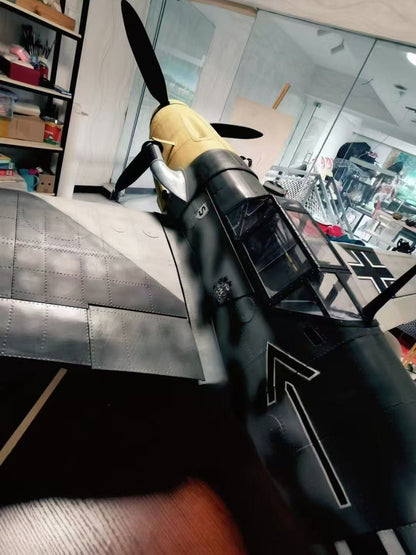 Pre-Order BF-109G-6 1/6 Scale Museum Display Cockpit Scene Hartmann / Galland Tribute Edition