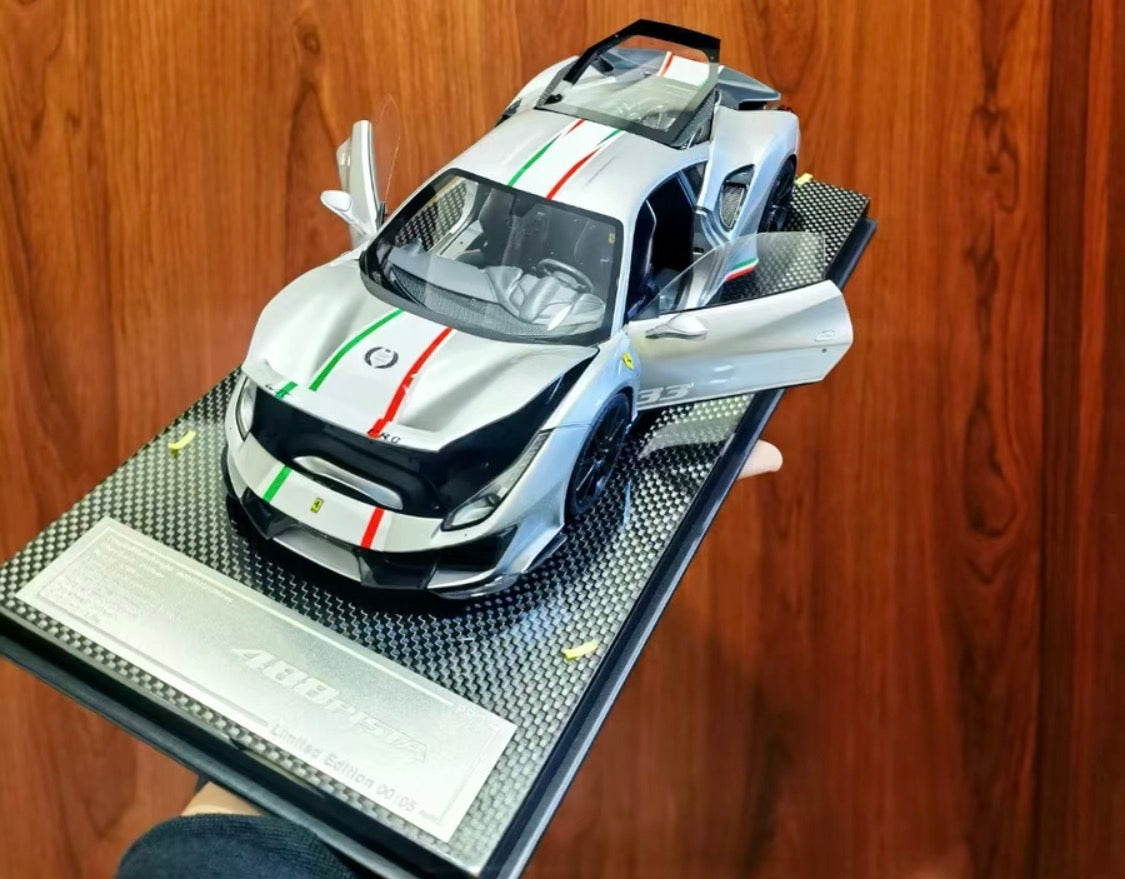 DM PRO 1/18 Ferrari 488 Pista Fully Open Resin Silver Carbon Base 00/05