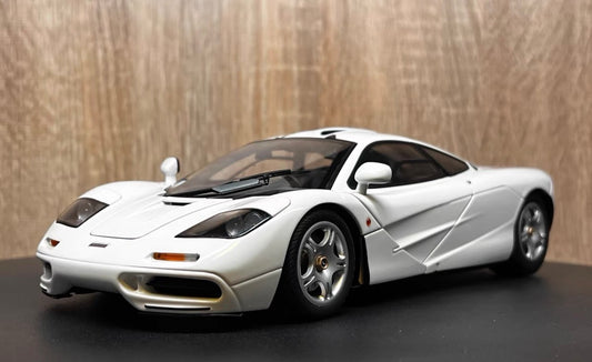 AUTOart 1/18 McLaren F1 White