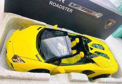 Autoart 1/18 Lamborghini Aventador LP700-4 Roadster Giallo Orion