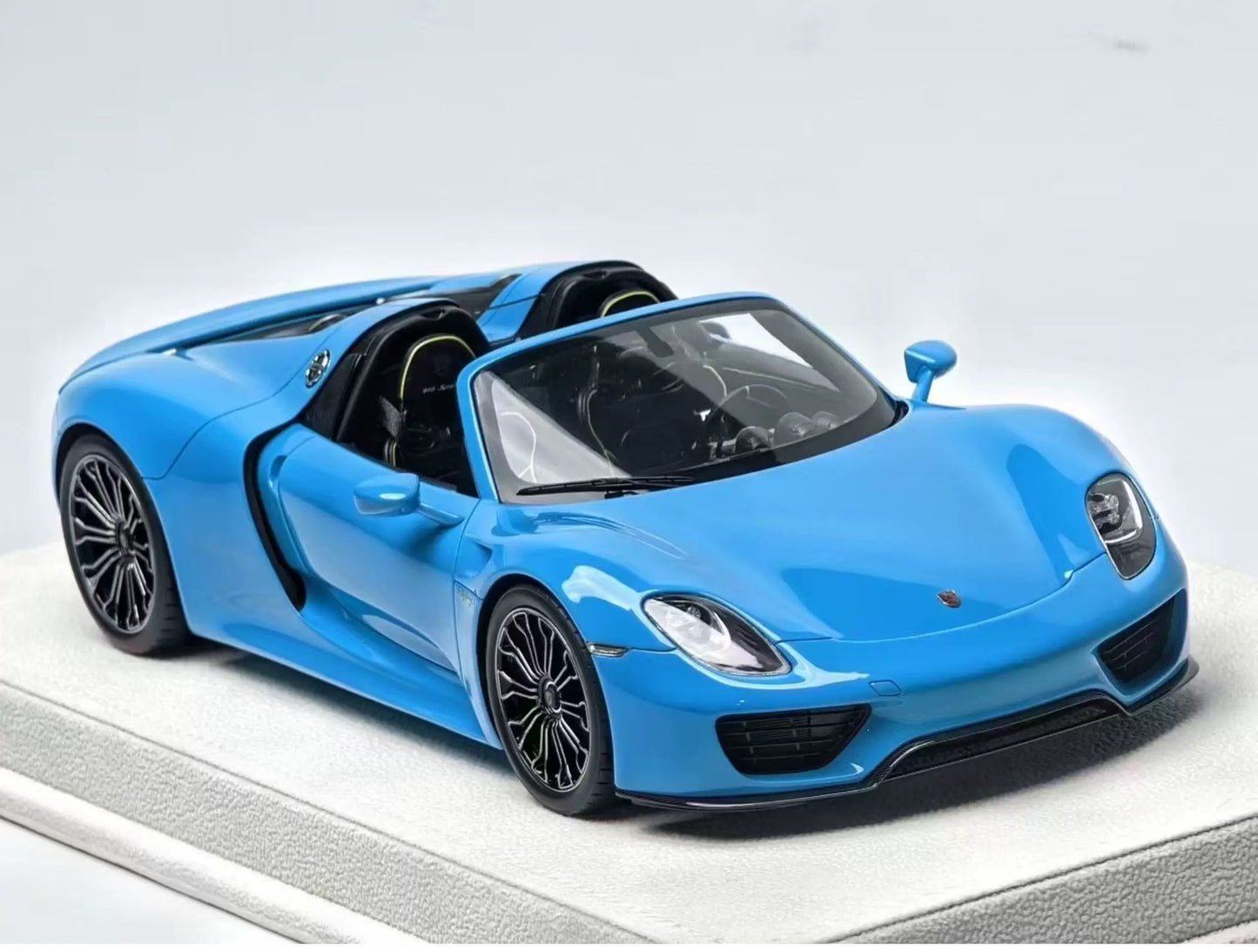 Make Up 1/18 Porsche 918 Spyder 2011 Resin Model