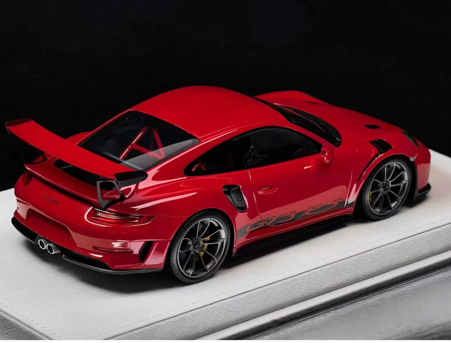 Make Up 1/18 Porsche 911 GT3 RS Resin Model