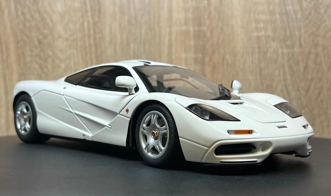 AUTOart 1/18 McLaren F1 White