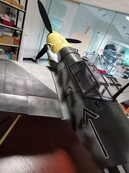 Pre-Order BF-109G-6 1/6 Scale Museum Display Cockpit Scene Hartmann / Galland Tribute Edition