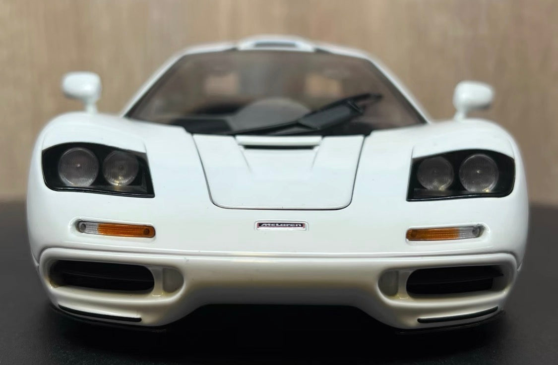 AUTOart 1/18 McLaren F1 White
