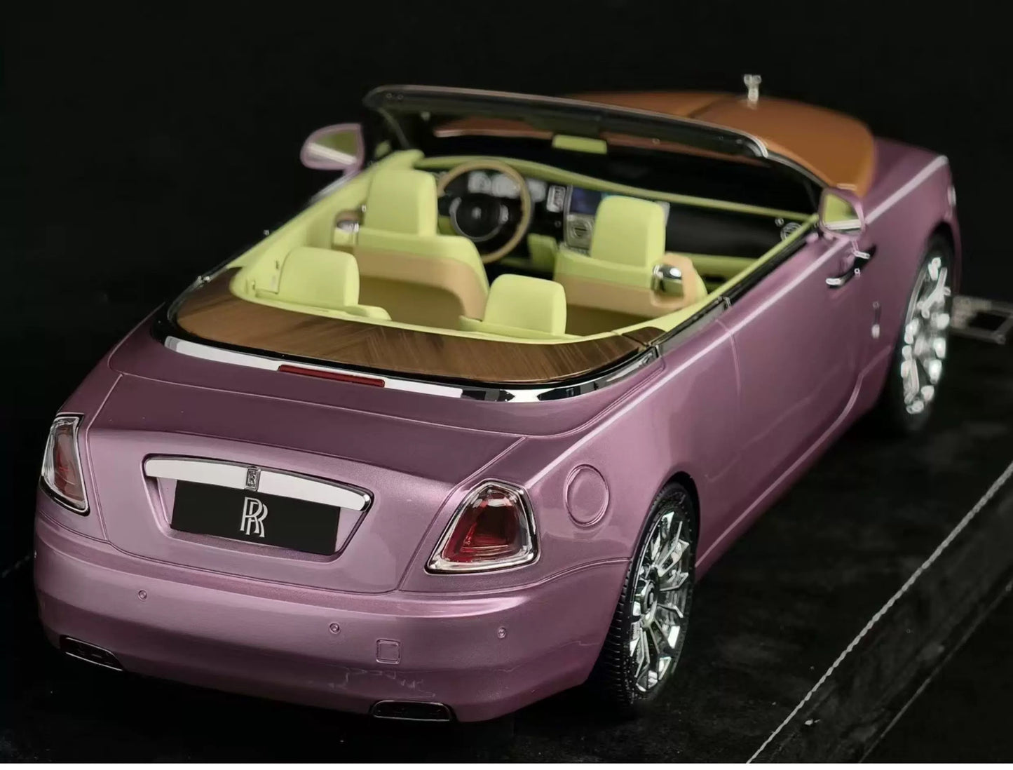 HH 1/18 Rolls-Royce Dawn Purple & Gold Two-Tone Resin Model