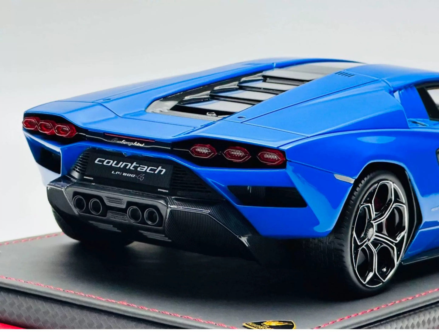 MR 1/18 Lamborghini Countach LPI 800-4 Blue Resin Model