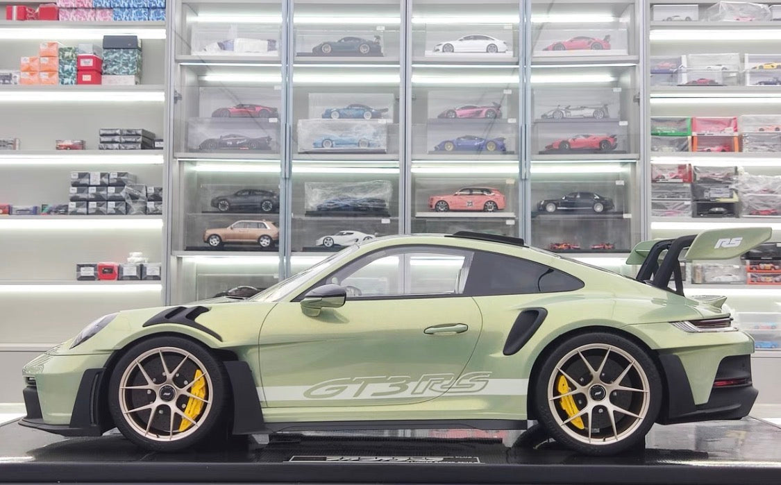 DINOMODEL 1/8 Porsche 992 GT3 RS “Bamboo Green” Resin Model