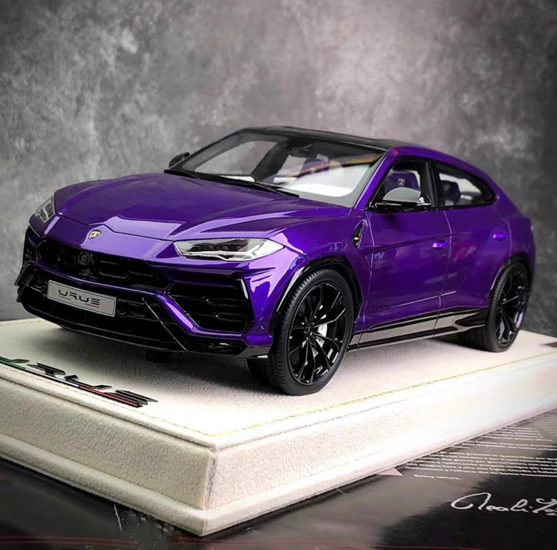MR 1/18 Lamborghini Urus SUV Purple Limited Edition – White Interior – Limited 16 pcs