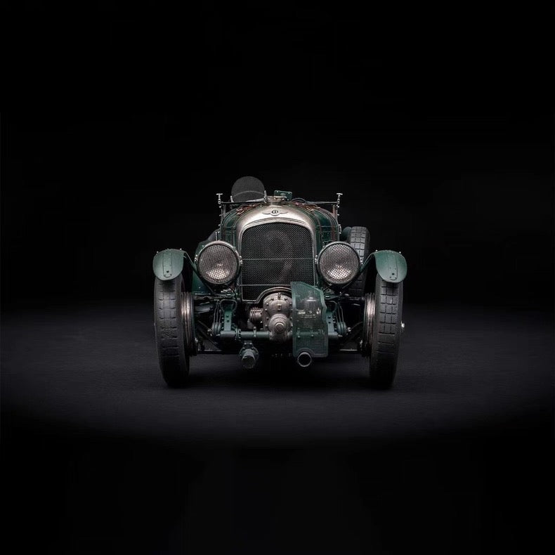 Amalgam 1:18 Bentley Blower Le Mans Vintage Racing Car Resin Model